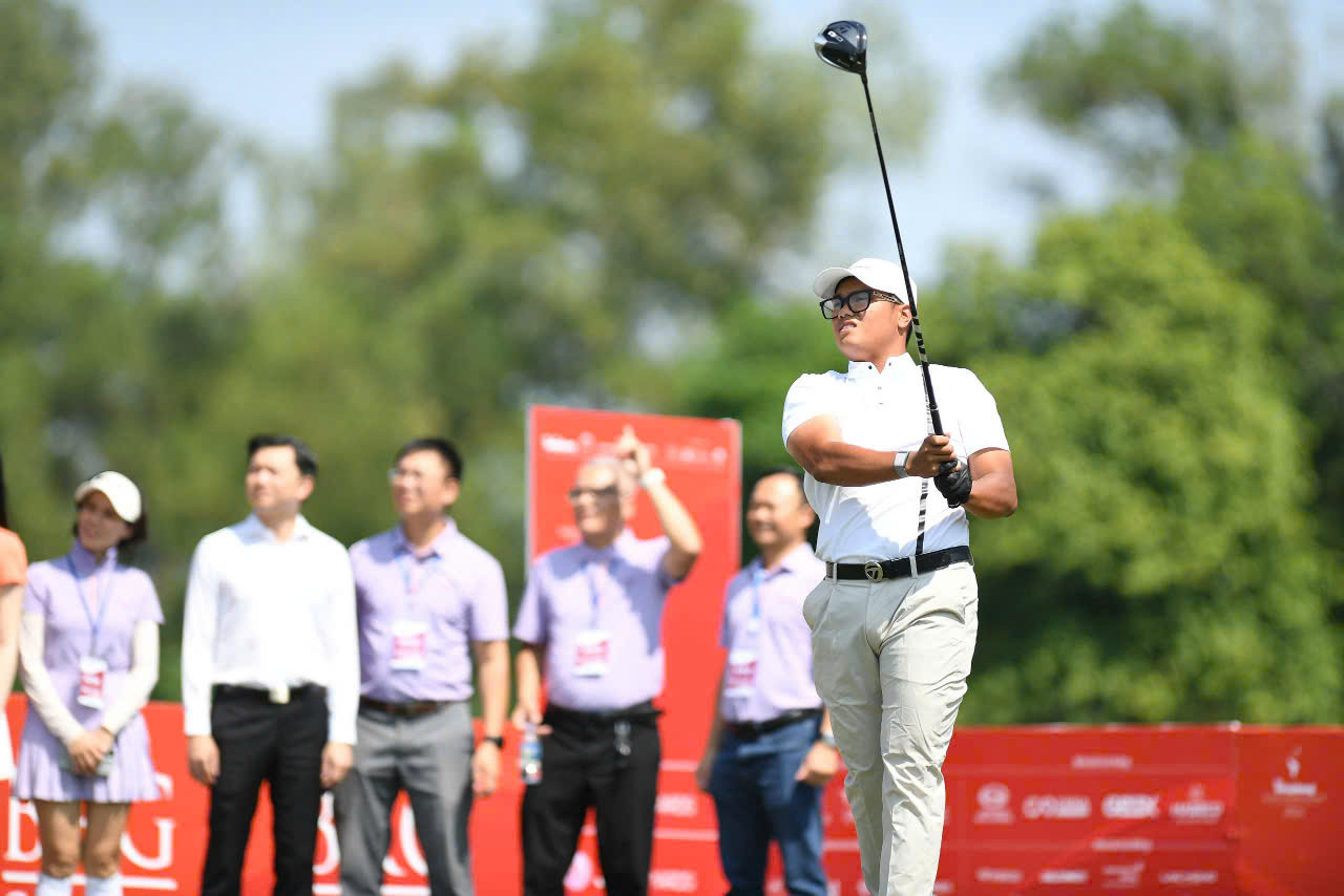 Nhà vô địch Tiền Phong Golf Championship 2020 Nguyễn Nhất Long sẽ tham dự giải với tư cách khách mời, là người dẫn dắt truyền cảm hứng cho thế hệ đàn em. Kể từ khi đăng quang giải đấu ở tuổi 17, Nhất Long tiếp tục gặt hái được nhiều thành công và định hướng con đường golf chuyên nghiệp cho tương lai.