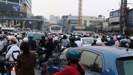 Phố Chùa Bộc lúc 17h40. Phố Chùa Bộc lúc 17h40 ngày 6 - 3