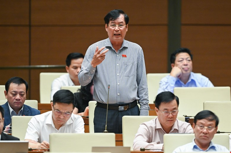 ĐBQH Trần Công Phàn (đoàn Bình Dương).