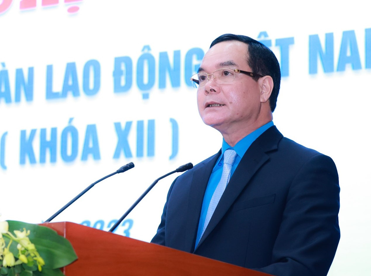 Chủ tịch Tổng LĐLĐ Việt Nam Nguyễn Đình Khang. Chủ tịch Tổng LĐLĐ Việt Nam Nguyễn Đình Khang.