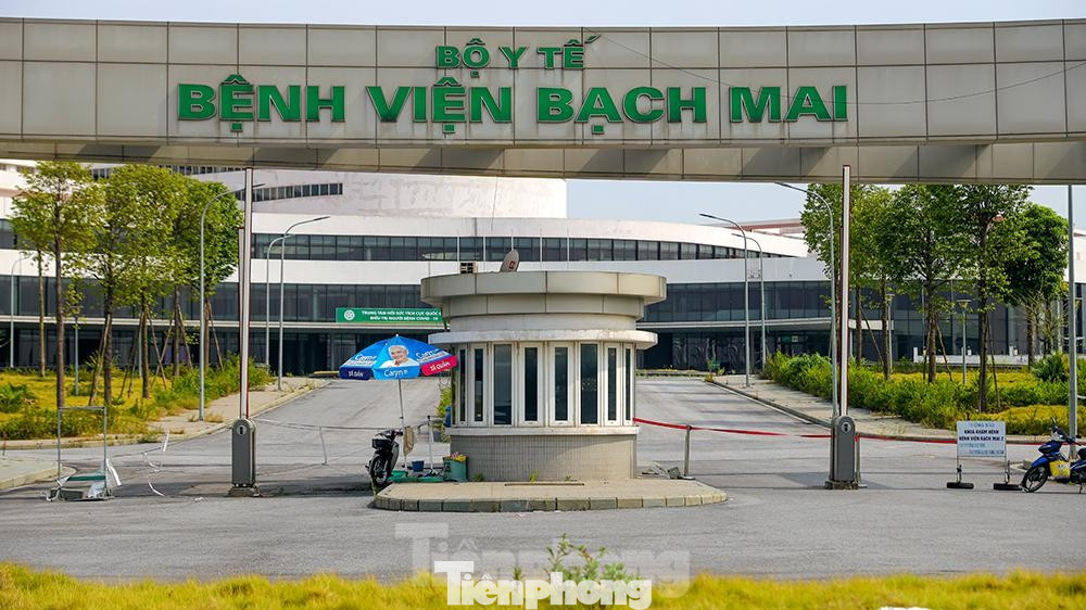 Bệnh viện Bạch Mai cơ sở 2 nằm "đắp chiếu" nhiều năm nay. Bệnh viện Bạch Mai cơ sở 2 nằm "đắp chiếu" nhiều năm nay.