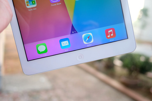 Màn hình giữ nguyên trong khi viền mỏng hơn. . Màn hình giữ nguyên trong khi viền mỏng hơn.