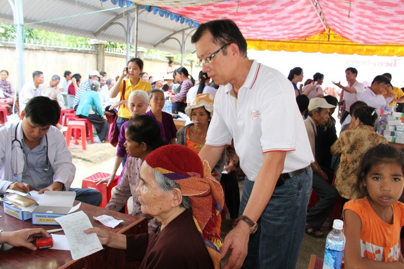 Tận tình hướng dẫn người dân