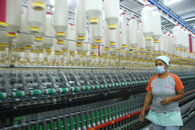 Là quốc gia có sản lượng bông nhiều nhất nhì thế giới. Liên hợp dệt Sergenly mỗi năm sử dụng gần ngàn tấn bông làm ra hàng chục sản phẩm dệt các loại. Liên hợp có hơn 250 công nhân thu nhập gần 200 USD/ người/ tháng 