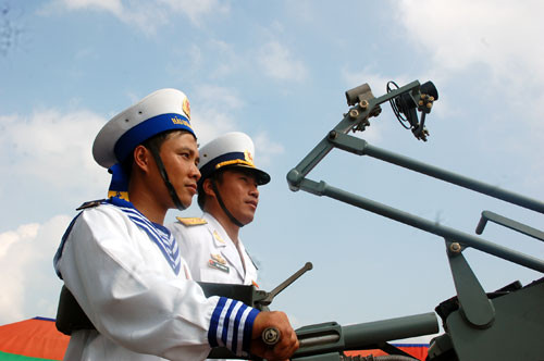 Cán bộ, chiến sĩ tự tin làm chủ con tàu mới, hiện đại