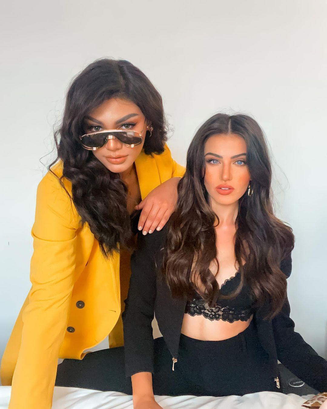 Hoa hậu Siêu quốc gia Indonesia Jihane Almira Chedid (trái) đang rất được chú ý tại cuộc thi năm nay. Cô liên tục xuất hiện trên các bảng dự đoán của các diễn đàn sắc đẹp với tư cách một ứng cử viên nặng ký.