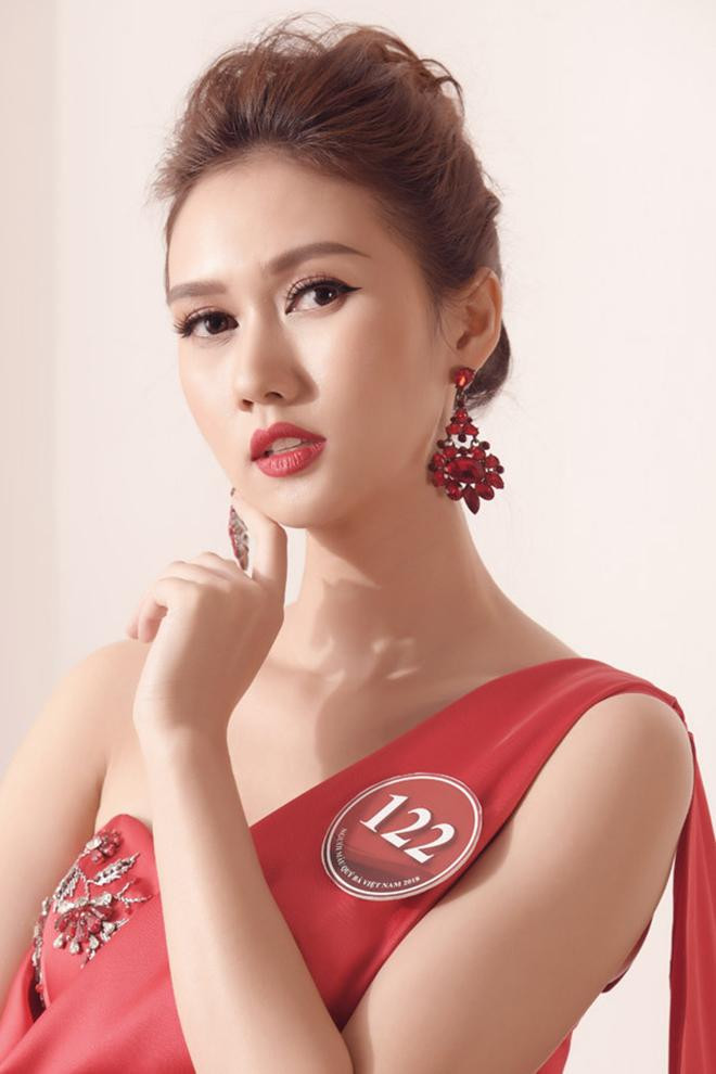 Cùng xuất hiện với Thanh Hương trong "Mùa hoa tìm lại" với vai Ánh Tuyết là nữ diễn viên Hương Giang. Trước đó, cô cũng từng diễn xuất bên Bảo Thanh với vai Trâm trong bộ phim truyền hình "Sống chung với mẹ chồng".