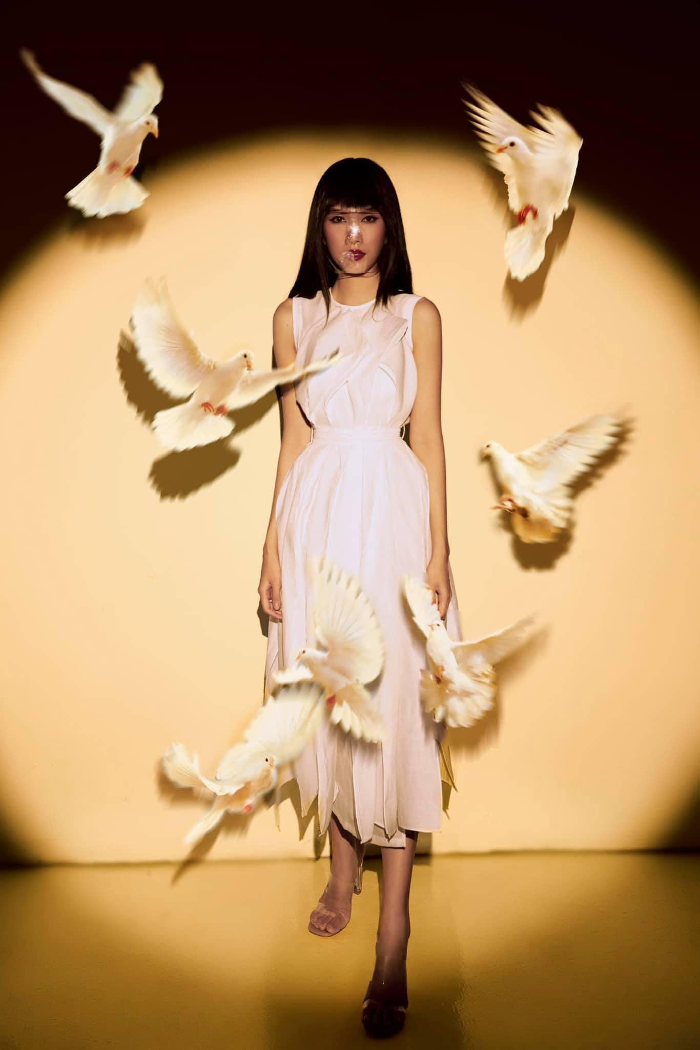 Bên cạnh đó, cô cũng đang tích cực chuẩn bị cho hành trình của mình tại cuộc thi Hoa hậu Quốc tế 2021 ở Nhật Bản vào cuối năm nay.