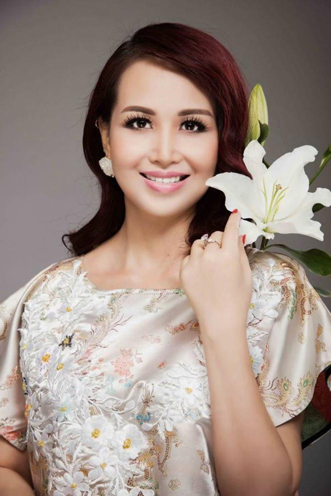 Hiện tại ở tuổi 52, cuộc sống viên mãn và vô cùng hạnh phúc của Hoa hậu Diệu Hoa trở thành niềm ngưỡng mộ của công chúng. Sau nhiều năm kết hôn, vợ chồng chị vẫn dành cho nhau những tình cảm chân thành và nồng nhiệt.