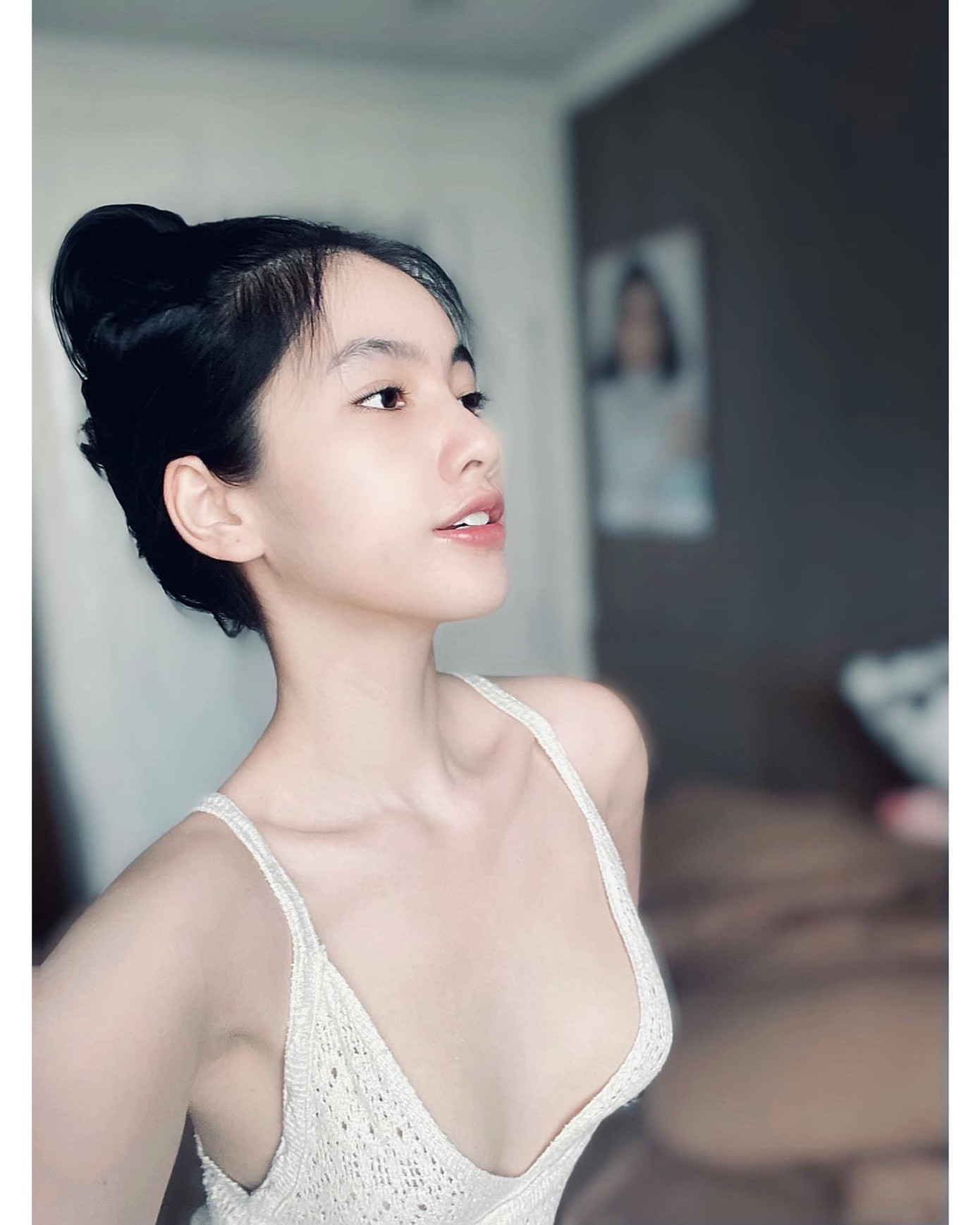 Người đẹp Cẩm Đan diện váy hay dây xẻ vòng một cực kỳ nóng bỏng và gợi cảm. Người đẹp Cẩm Đan diện váy hay dây xẻ vòng một cực kỳ nóng bỏng và gợi cảm.