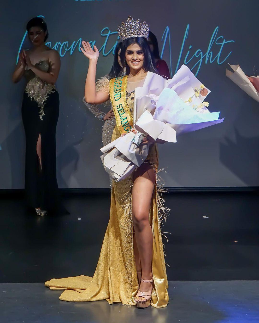 Mới đây, người đẹp Lishalliny Kanaran đã được công bố trở thành Miss Grand Malaysia 2021 trong một buổi lễ riêng tư và ấm cúng. Mới đây, người đẹp Lishalliny Kanaran đã được công bố trở thành Miss Grand Malaysia 2021 trong một buổi lễ riêng tư và ấm cúng.