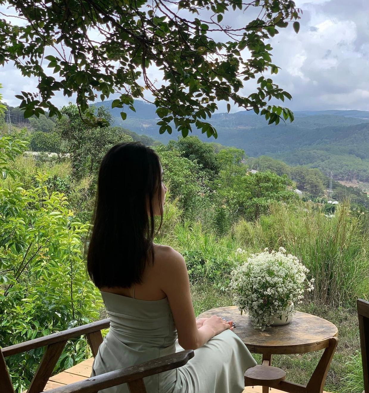 Á hậu Phương Anh nhớ khoảnh khắc thảnh thơi bên thiên nhiên giữa những ngày dịch bệnh căng thẳng.