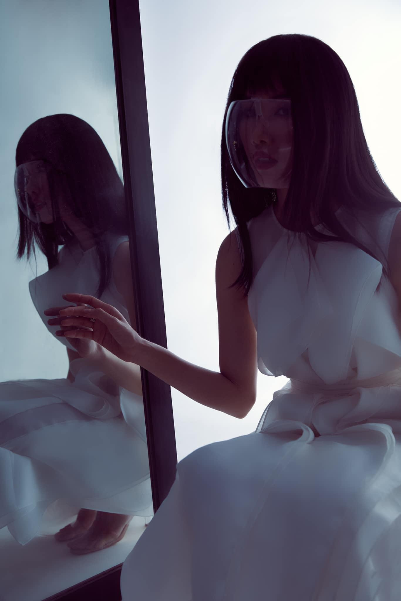 Trong suốt những ngày qua, Á hậu Phương Anh đã tích cực tham gia đội ngũ tình nguyện viên hoạt động trên nhiều mặt trận để cùng tham gia đẩy lùi COVID-19.