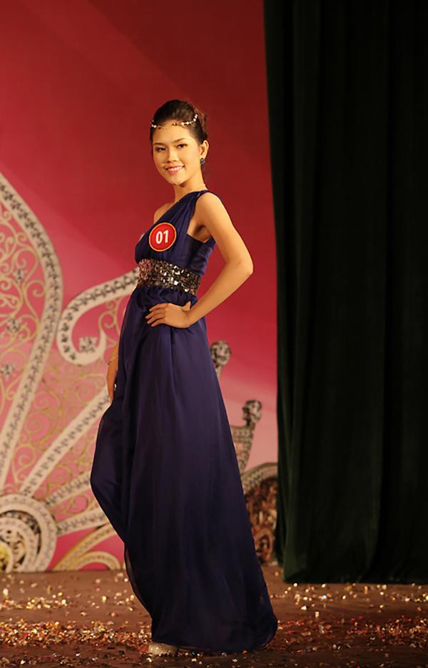 Chiều cao 1m69 tuy không quá nổi trội nhưng cũng giúp cho Thuỳ Dương toả sáng trên sân khấu khi trình diễn váy dạ hội.