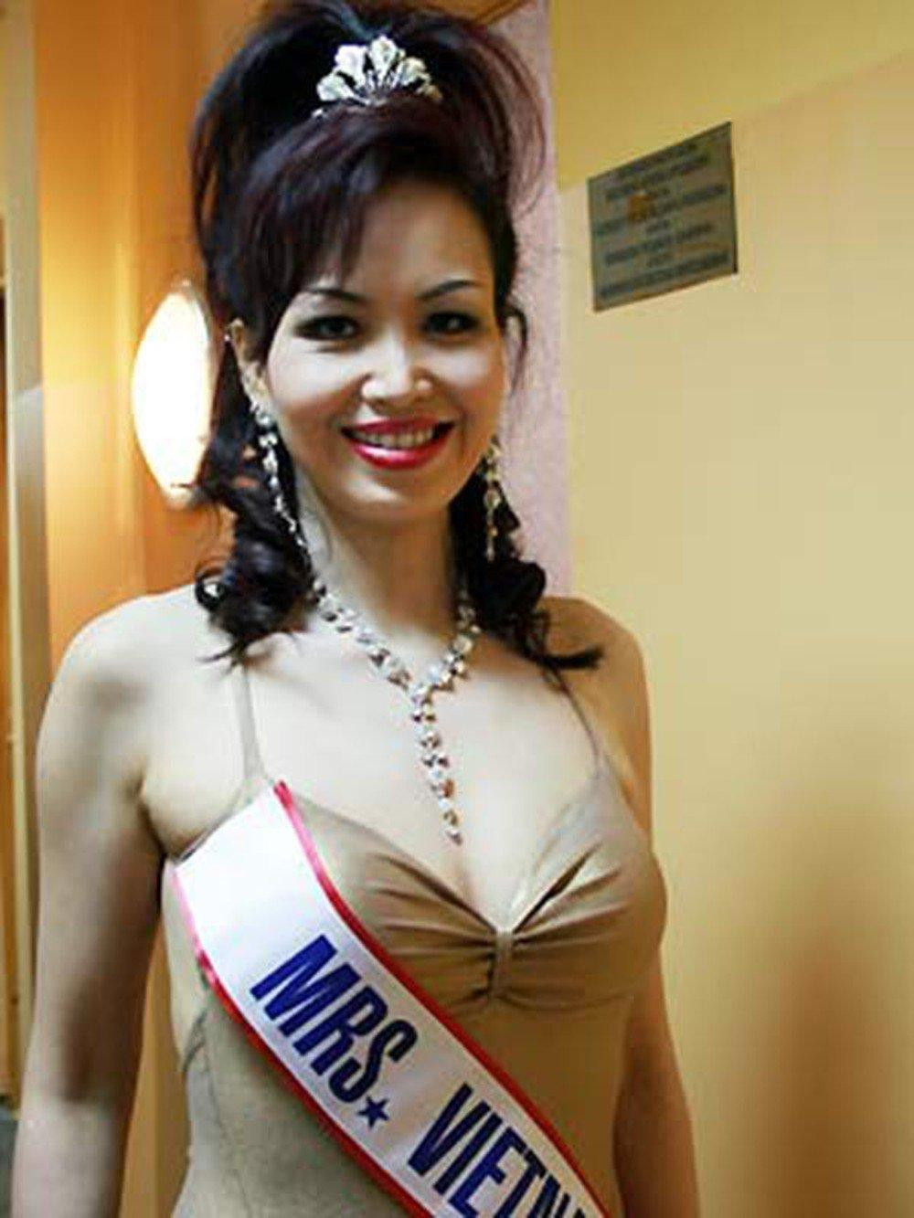 Năm 2008, khi ở tuổi 39, Diệu Hoa từng đại diện Việt Nam tham dự cuộc thi Hoa hậu Quý bà Thế giới (Mrs World) và lọt vào top 5 người đẹp nhất. Lần thứ 2 tham dự một cuộc thi sắc đẹp, Diệu Hoa vẫn khiến công chúng ngỡ ngàng bởi vẻ đẹp của mình sau 18 năm đăng quang Hoa hậu Việt Nam.