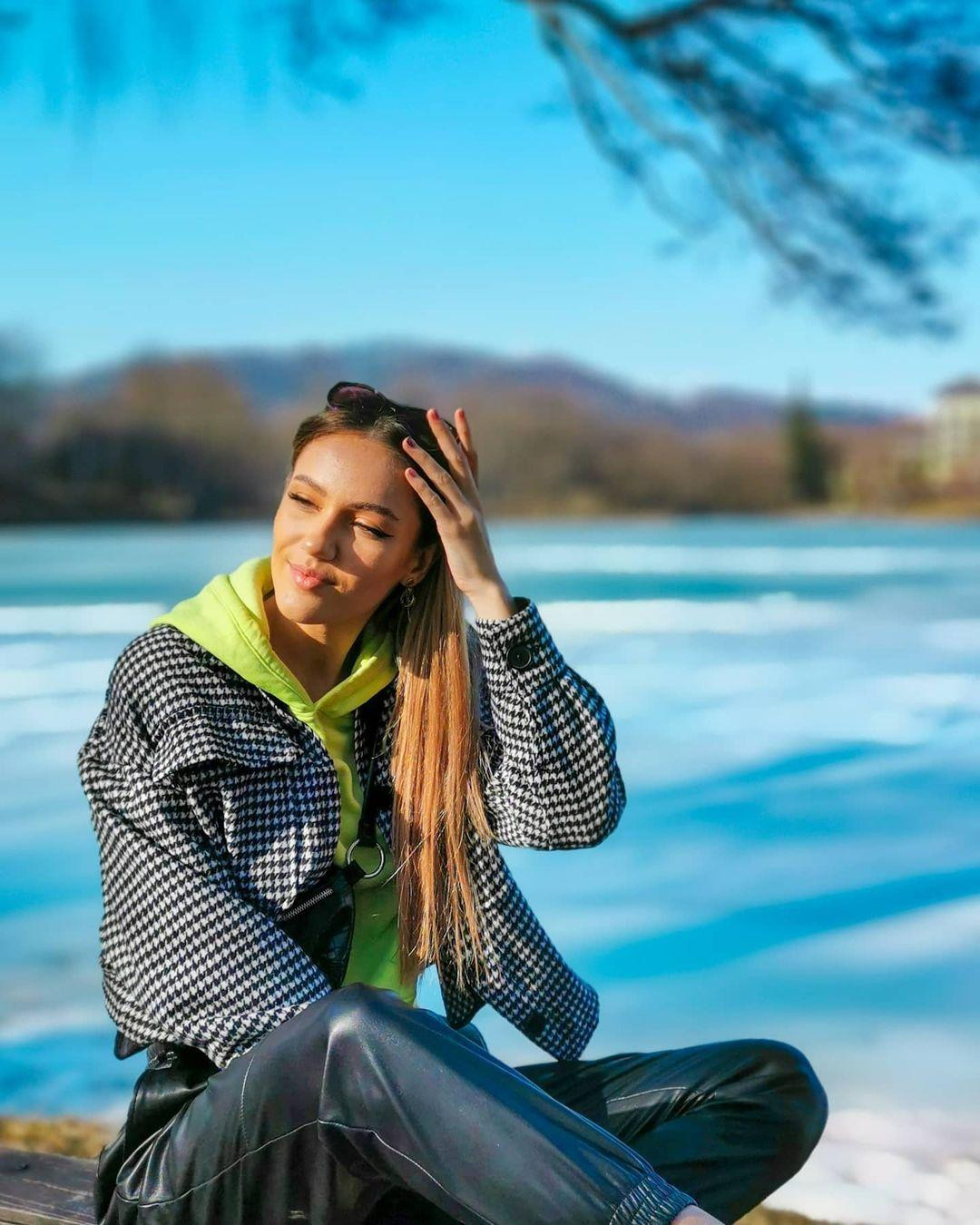 Cô quyết định đăng ký tham dự cuộc thi Miss Slovakia như một cột mốc để thử thách những giới hạn của bản thân và tiến về phía trước. Cô quyết định đăng ký tham dự cuộc thi Miss Slovakia như một cột mốc để thử thách những giới hạn của bản thân và tiến về phía trước.