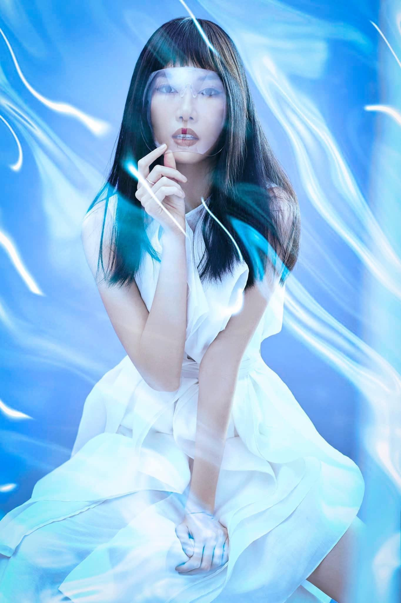 Mới đây trên trang cá nhân, Á hậu Phương Anh đăng tải bộ ảnh mới với chủ đề về dịch COVID-19.