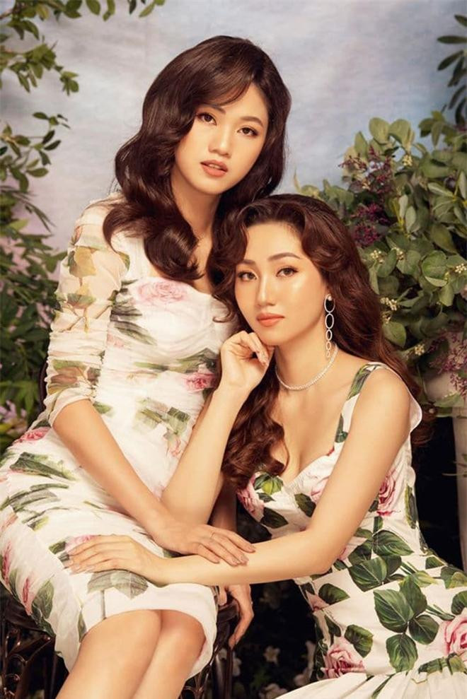 Chị em Á hậu Thanh Tú và Trà My có lẽ là cặp chị em ruột đình đám nhất trong giới người đẹp khi cả hai cùng giành được ngôi vị Á hậu 1 cao quý tại hai cuộc thi nhan sắc cấp quốc gia là Hoa hậu Việt Nam và Hoa hậu Hoàn vũ Việt Nam. Hiện tại, cả hai chị em nàng hậu xinh đẹp đều đã 'yên bề gia thất' và có cuộc sống hôn nhân đáng ngưỡng mộ.