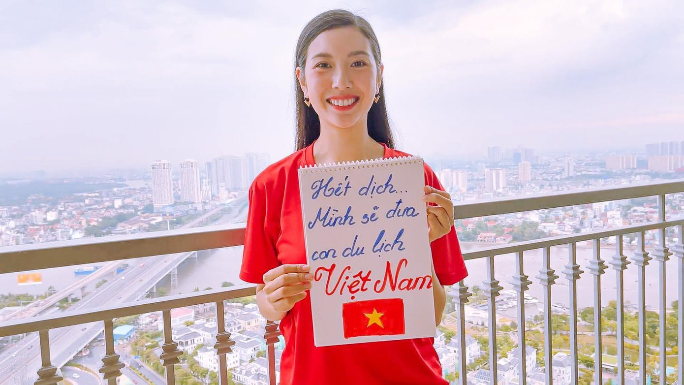 Cô chia sẻ dự định đưa con đi du lịch trong nước sau khi hết dịch. Cô chia sẻ dự định đưa con đi du lịch trong nước sau khi hết dịch.