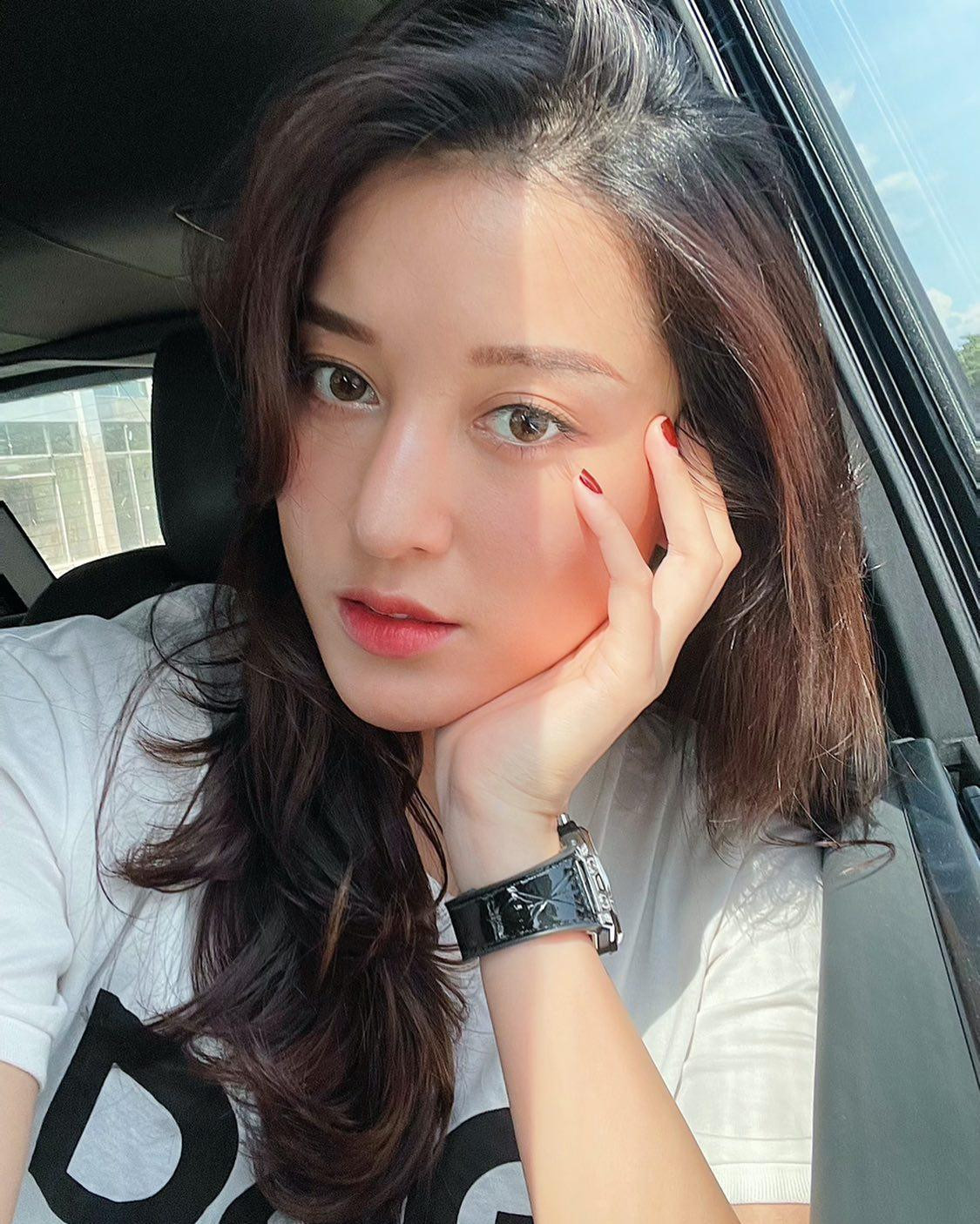 Ngày hôm qua, Á hậu Huyền My đã tới tham dự chương trình hiến máu tình nguyện "Giọt hồng tri ân" tại Hà Nội với tư cách đại sứ truyền thông. Người đẹp diện trang phục năng động và giản dị. Ngày hôm qua, Á hậu Huyền My đã tới tham dự chương trình hiến máu tình nguyện "Giọt hồng tri ân" tại Hà Nội với tư cách đại sứ truyền thông. Người đẹp diện trang phục năng động và giản dị.