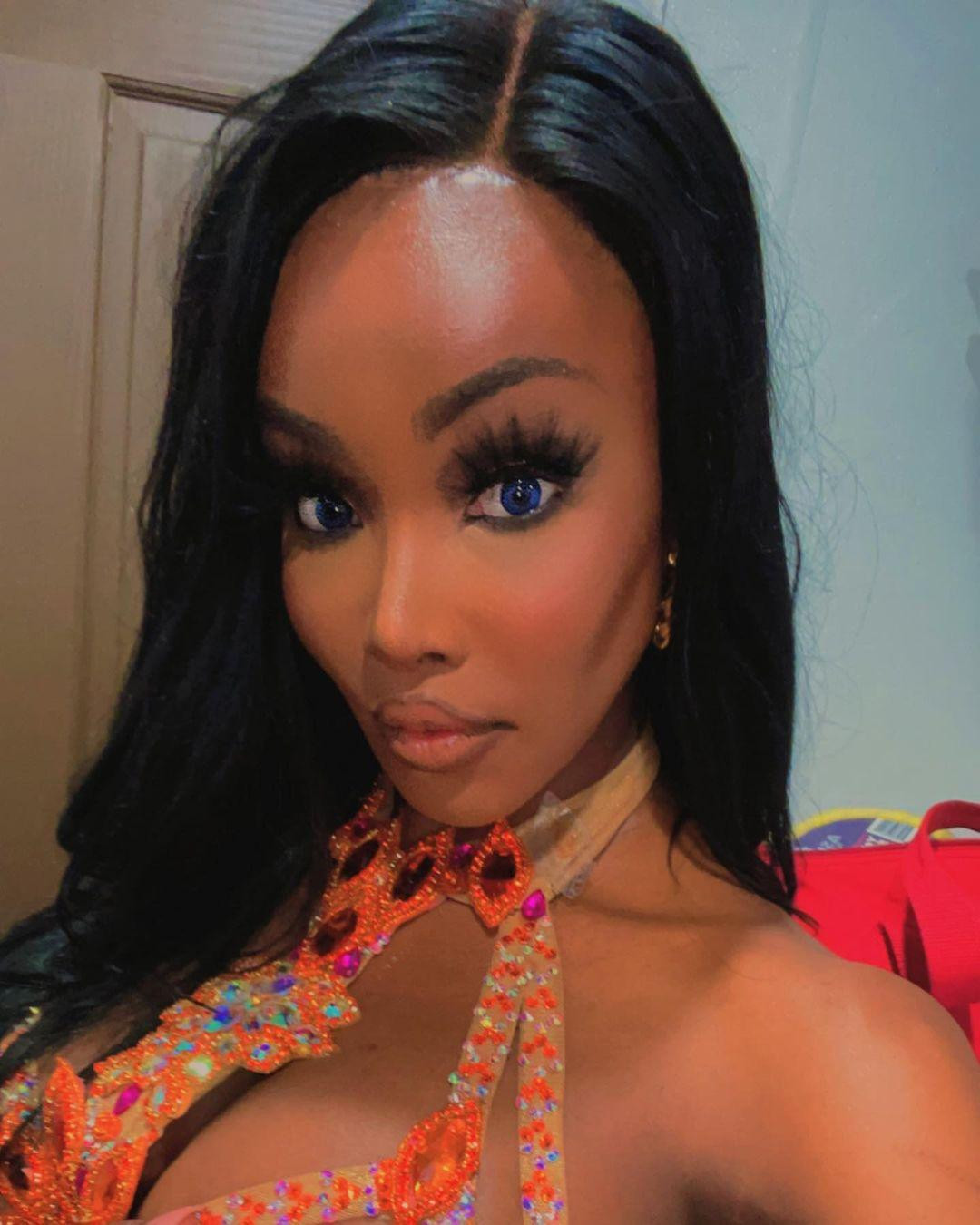 Jazell Barbie Royale khoe gương mặt mới sau khi phẫu thuật thẩm mỹ.