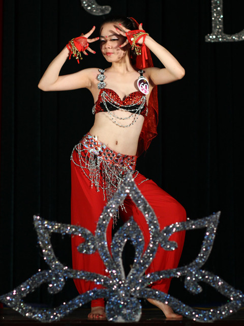 Mỗi thí sinh mang tới một màn múa Ấn Độ khác nhau