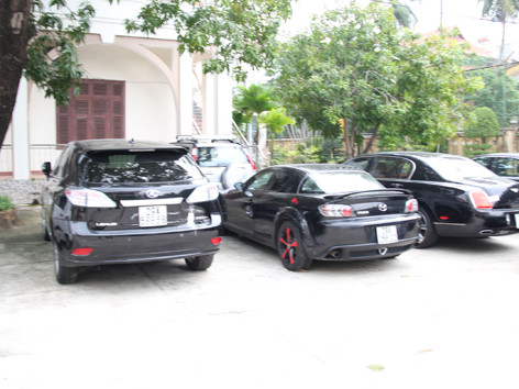 Nhiều xe biển ngoại giao đang sử dụng sai mục đích, lách luật. ảnh: NH