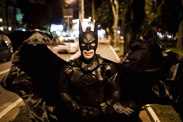 ông Andre Luiz Pinheiro, 50 tuổi làm người hùng đường phố. 