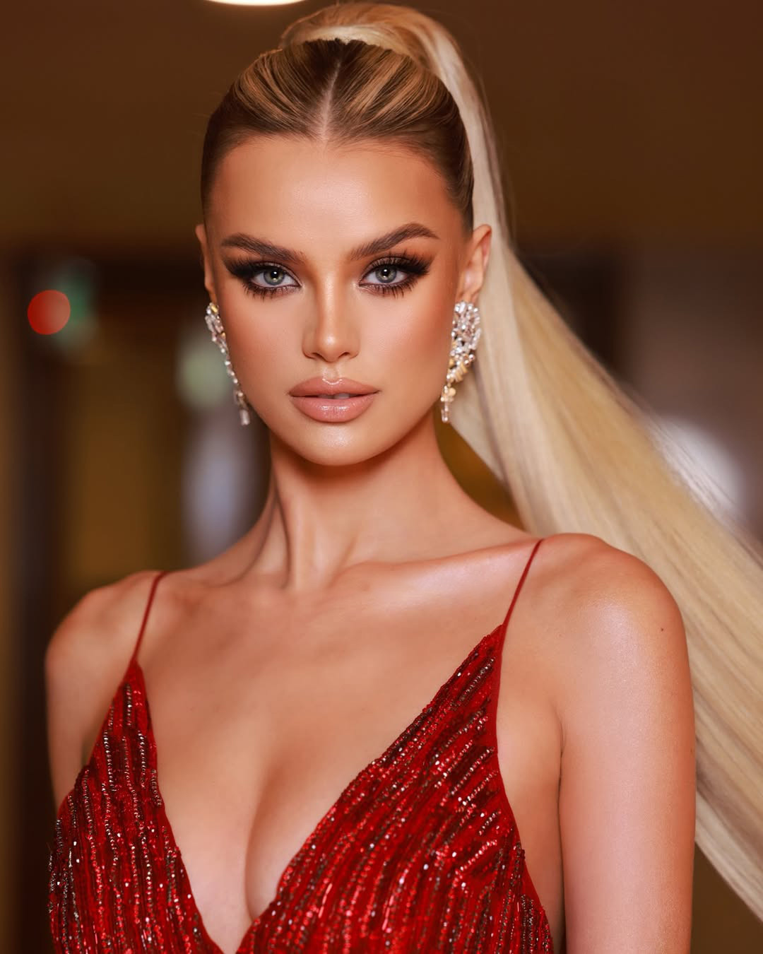 Đăng quang Hoa hậu Thế giới 2023, Krystyna nhận được hàng loạt giải thưởng cũng như đặc quyền ấn tượng khác như được ký hợp đồng làm việc ở Hollywood, được cấp tủ quần áo hàng hiệu cao cấp, ở trong căn hộ sang trọng tại Kensington, London và có đội ngũ tài xế, truyền thông, bảo vệ riêng...