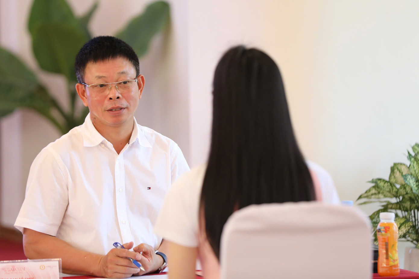 Các thành viên ban giám khảo, cố vấn bày tỏ ấn tượng với sự trưởng thành, ý chí và phong độ của top 25 thí sinh Hoa hậu Việt Nam 2024. Ảnh: Hồng Vĩnh.