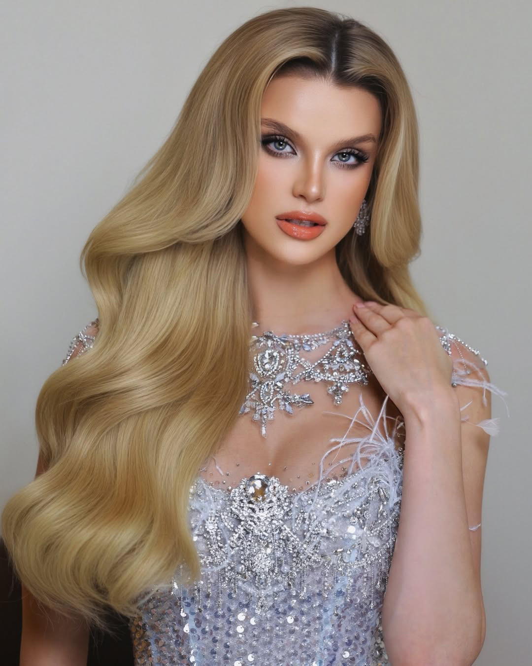 Chiến thắng của Krystyna Pyszková không khiến nhiều người bất ngờ. Chuyên trang Globalbeauties cho biết Krystyna đã giành được số điểm bình chọn cao gấp đôi so với người về nhì là đương kim Hoa hậu Hoàn vũ Victoria Kjær Theilvig. Đây là lần đầu trong lịch sử của giải thưởng này có sự cách biệt lớn như vậy.