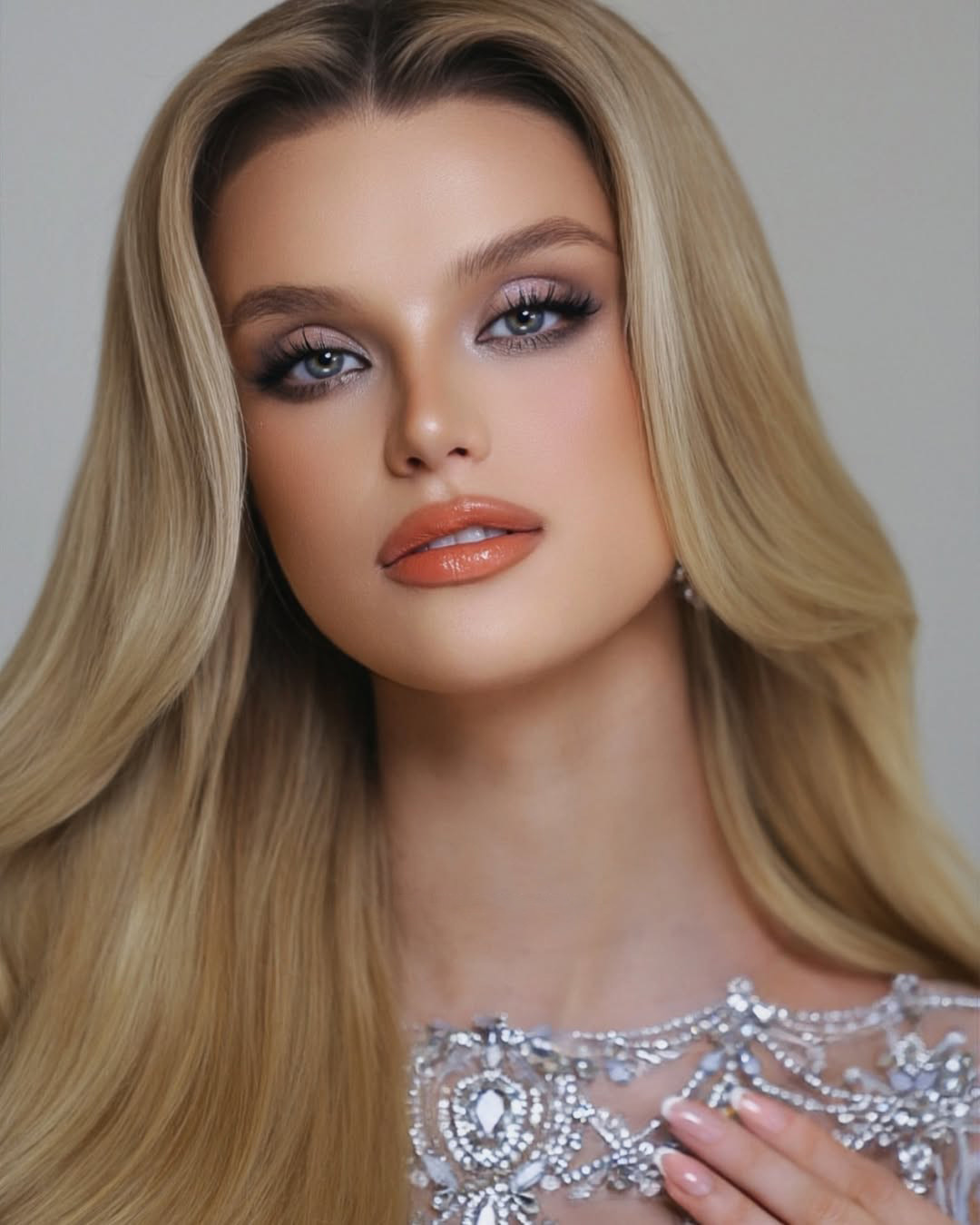 Chiến thắng của Krystyna Pyszková không khiến nhiều người bất ngờ. Chuyên trang Globalbeauties cho biết Krystyna đã giành được số điểm bình chọn cao gấp đôi so với người về nhì là đương kim Hoa hậu Hoàn vũ Victoria Kjær Theilvig. Đây là lần đầu trong lịch sử của giải thưởng này có sự cách biệt lớn như vậy.