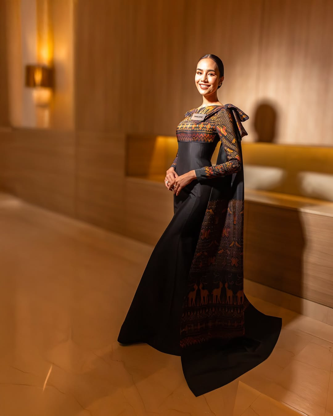 Tại cuộc thi năm nay, Opal là bạn cùng phòng với đại diện Việt Nam - Huỳnh Trần Ý Nhi. Hai người đẹp thân thiết trong quá trình tham dự các hoạt động. Opal luôn xuất hiện chỉn chu với kỹ năng tự trang điểm, làm tóc ấn tượng.