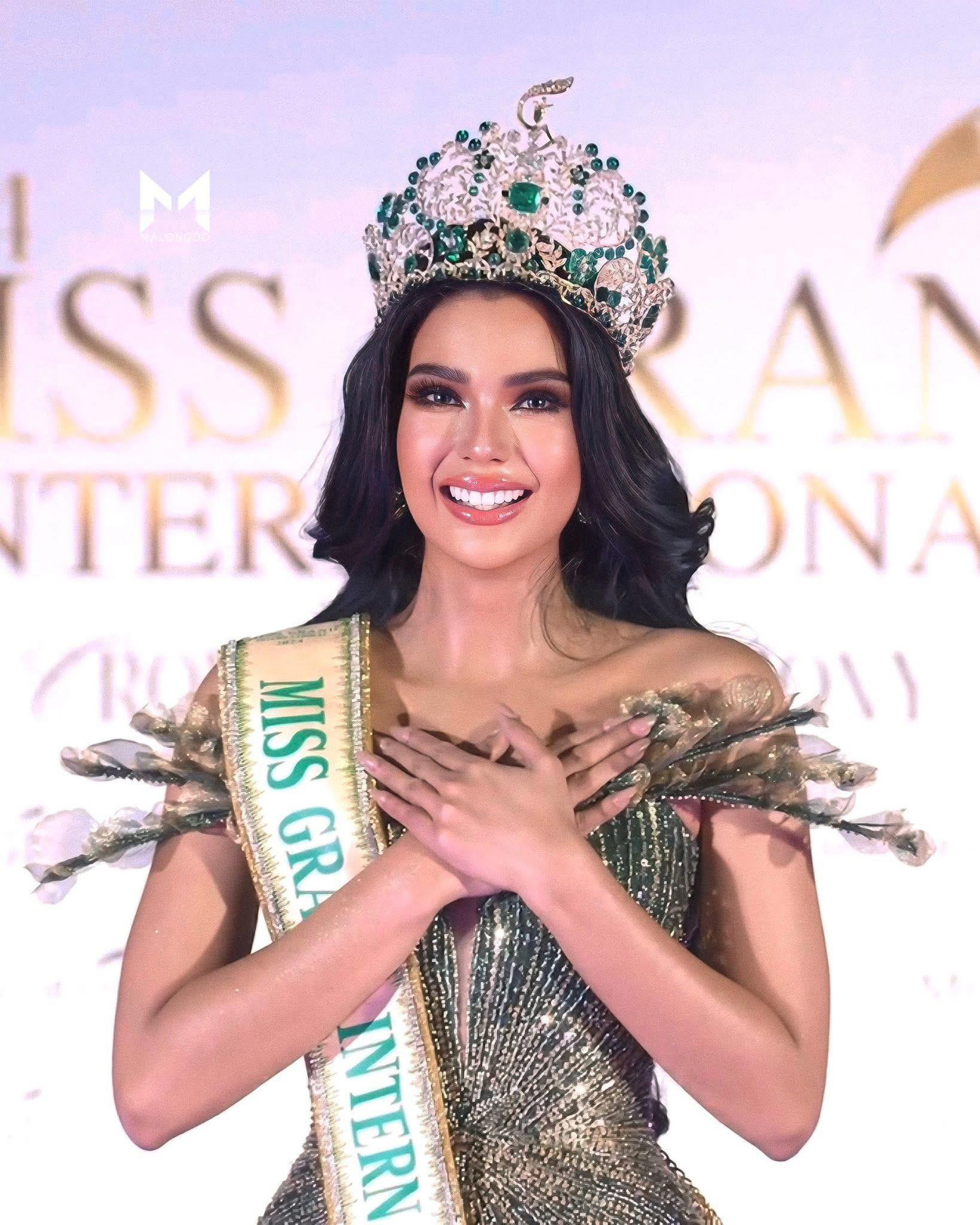 Christine Juliane Opiaza trong buổi lễ nhận vương miện. Christine Juliane Opiaza trong buổi lễ nhận vương miện.