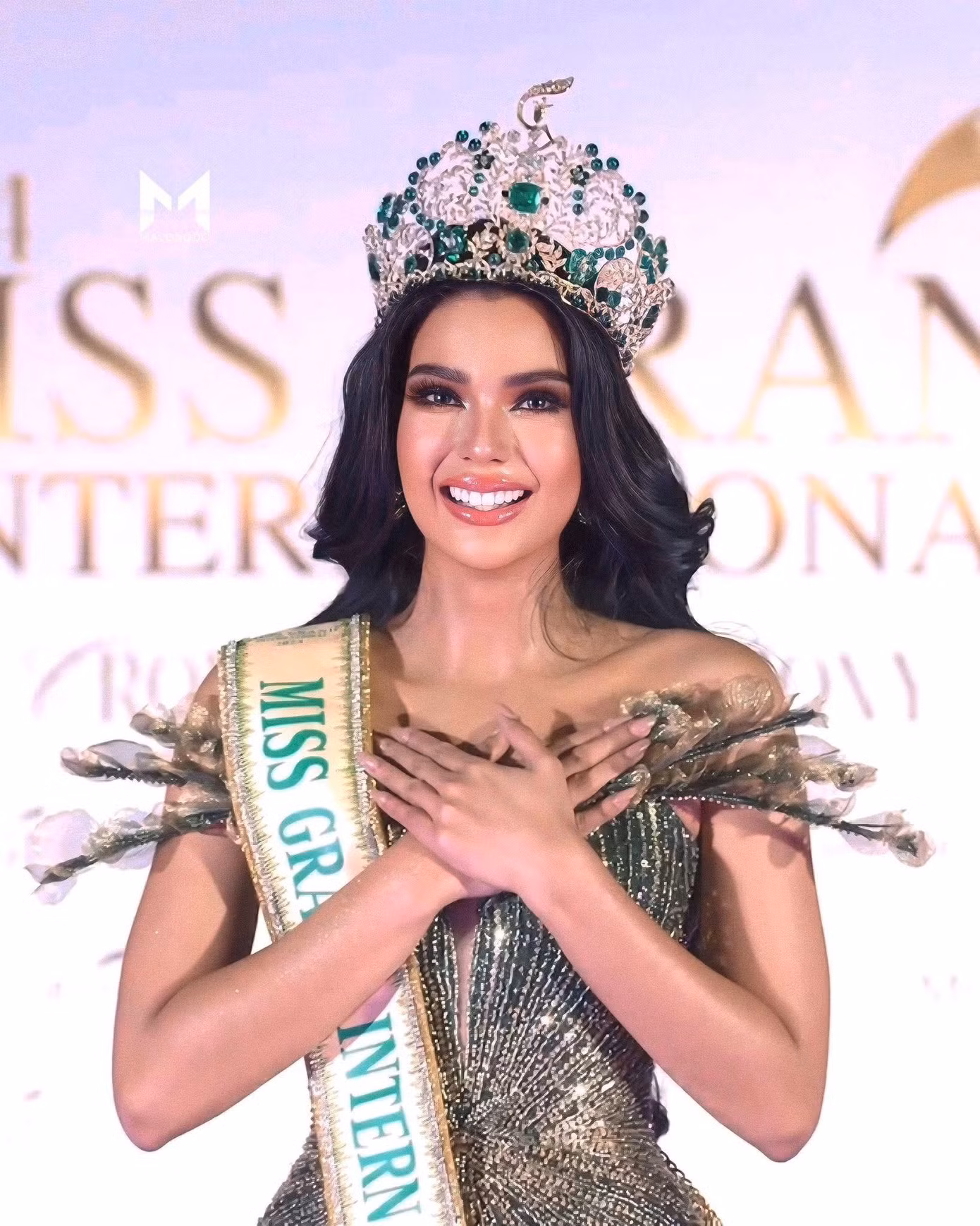 Christine Juliane Opiaza trong buổi lễ nhận vương miện. Christine Juliane Opiaza trong buổi lễ nhận vương miện.