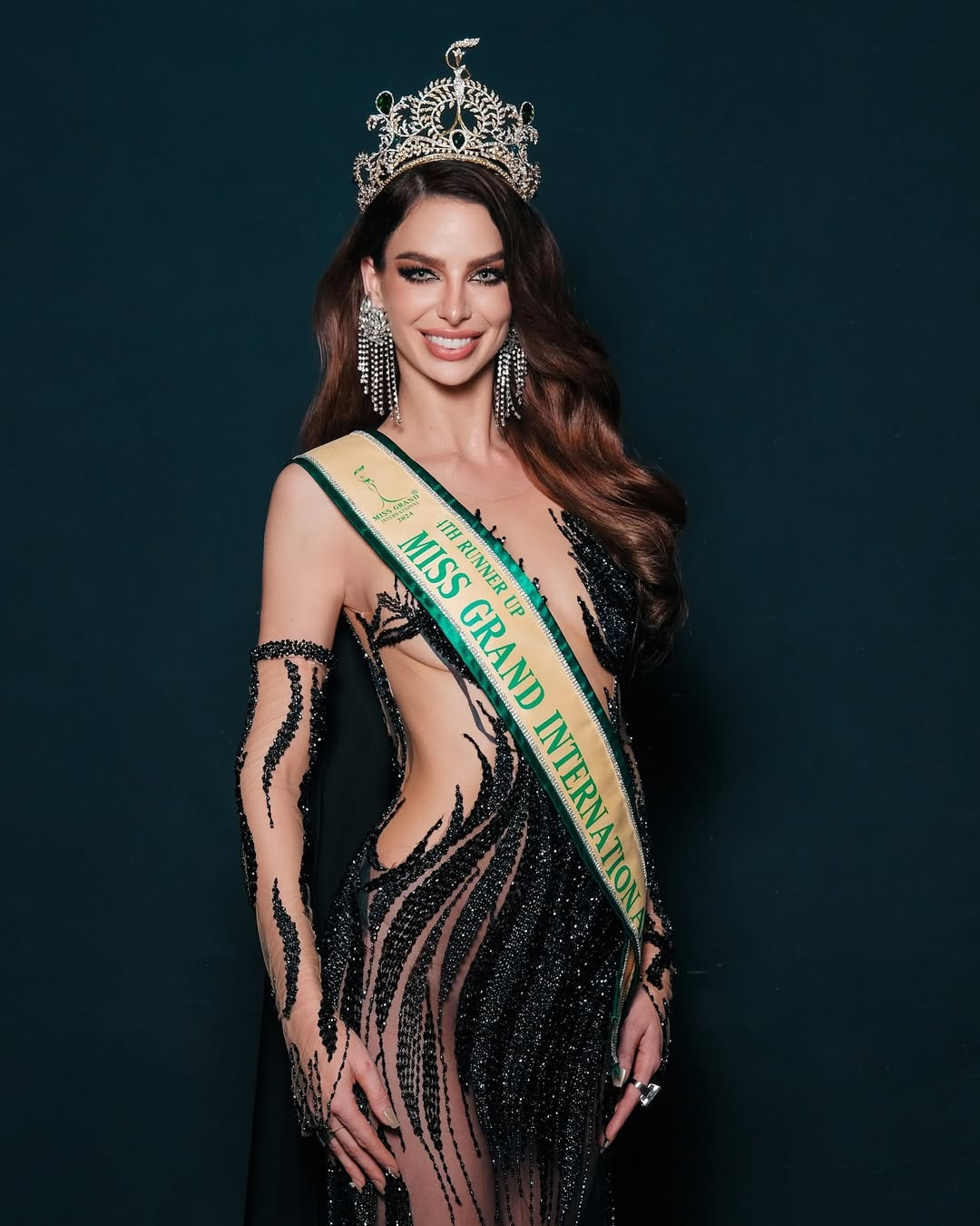 Người đẹp Brazil - Talita Hartmann - được đôn lên làm Á hậu 1. Người đẹp Anh - Amy Viranya Berry - được đôn lên làm Á hậu 2. Người đẹp Brazil - Talita Hartmann - được đôn lên làm Á hậu 1. Người đẹp Anh - Amy Viranya Berry - được đôn lên làm Á hậu 2.