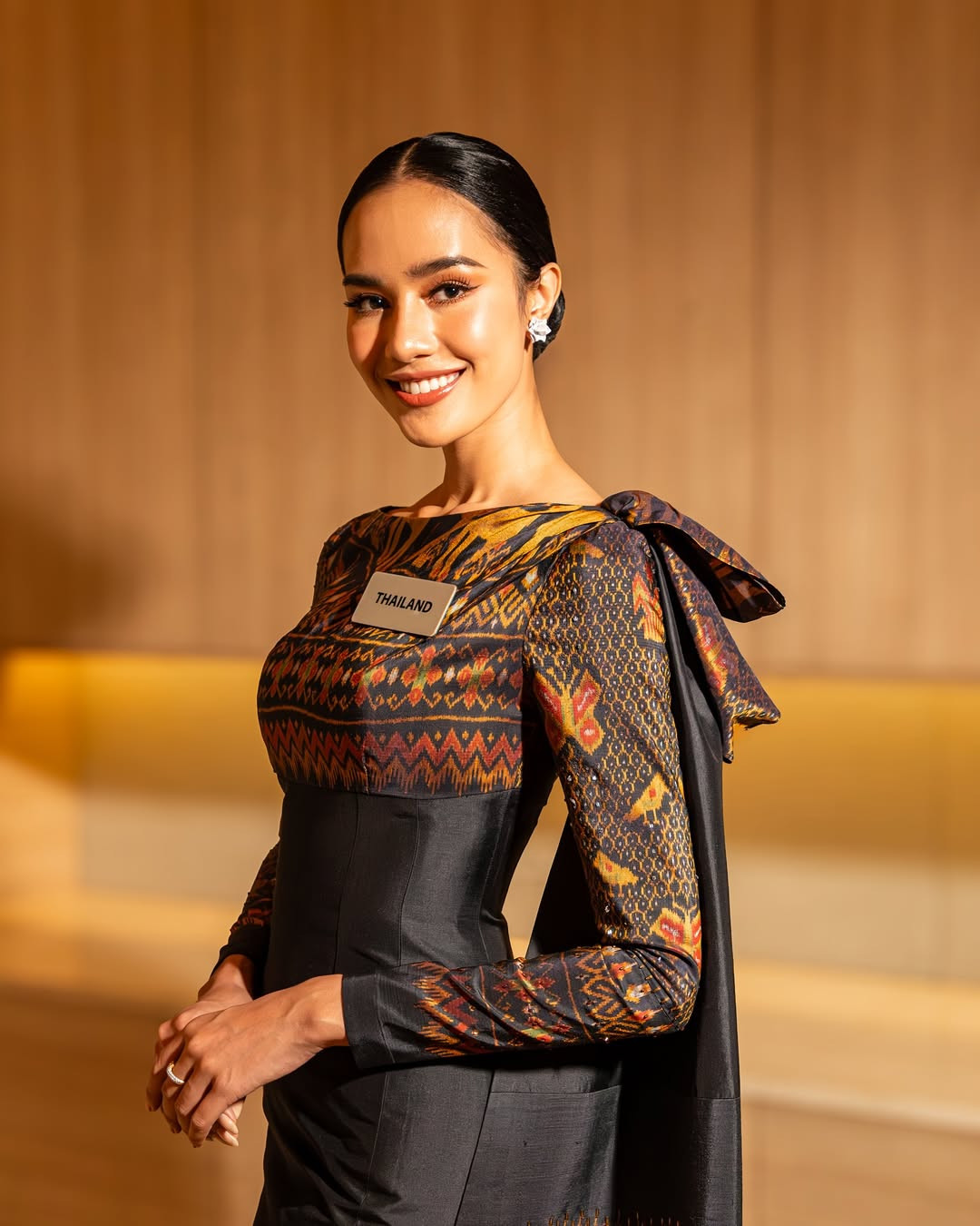 Tại cuộc thi năm nay, Opal là bạn cùng phòng với đại diện Việt Nam - Huỳnh Trần Ý Nhi. Hai người đẹp thân thiết trong quá trình tham dự các hoạt động. Opal luôn xuất hiện chỉn chu với kỹ năng tự trang điểm, làm tóc ấn tượng.