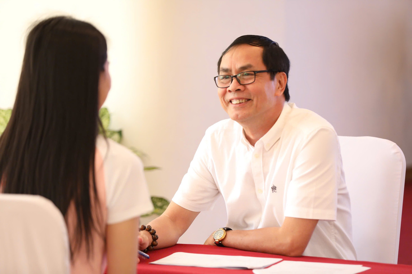 Các thành viên ban giám khảo, cố vấn bày tỏ ấn tượng với sự trưởng thành, ý chí và phong độ của top 25 thí sinh Hoa hậu Việt Nam 2024. Ảnh: Hồng Vĩnh.