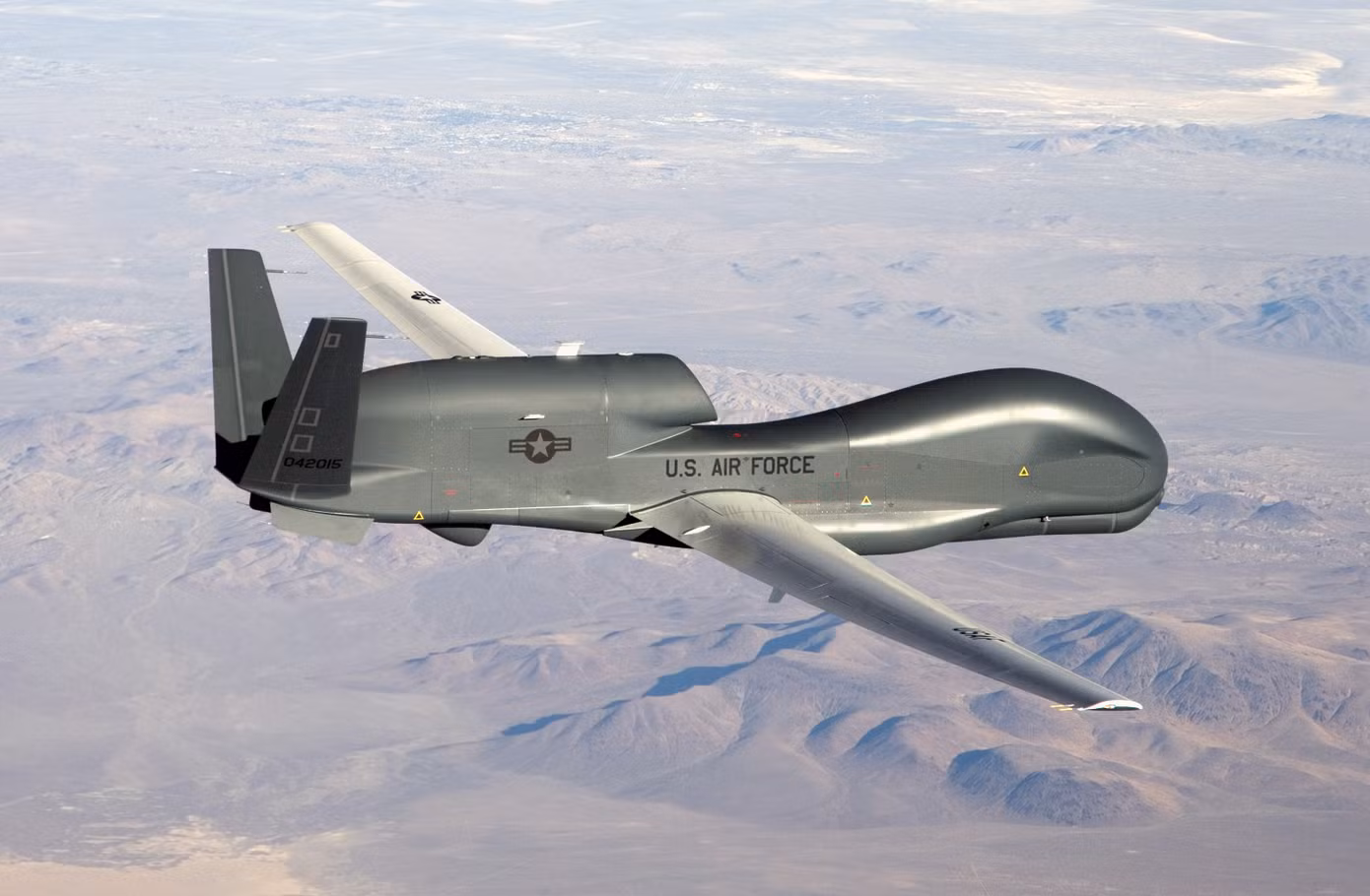 Máy bay không người lái trinh sát chiến lược RQ-4B Global Hawk. (Ảnh: Wikipedia)