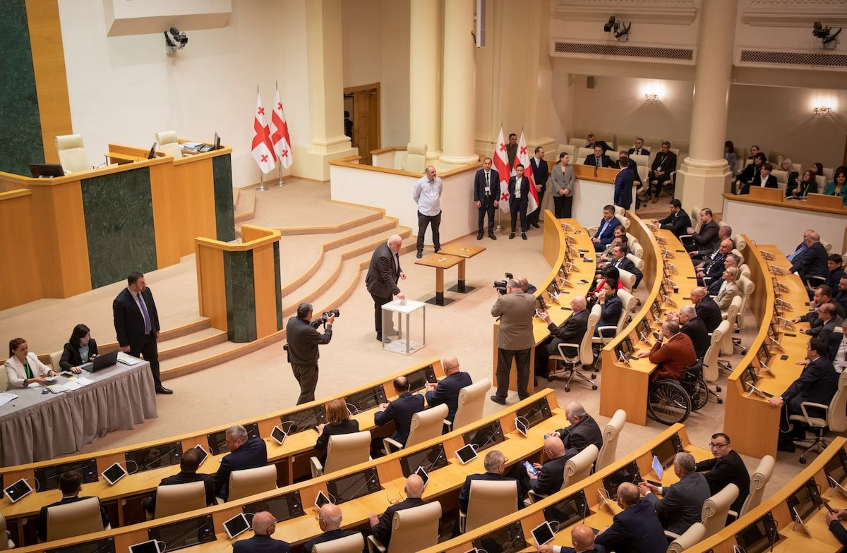 Quốc hội Georgia nhóm họp bầu tổng thống. (Ảnh: Reuters) Quốc hội Georgia nhóm họp bầu tổng thống. (Ảnh: Reuters)