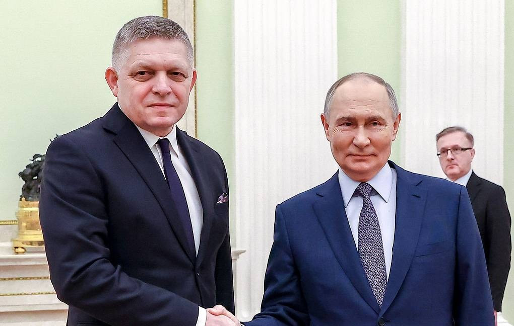 Thủ tướng Slovakia Robert Fico và Tổng thống Nga Vladimir Putin. (Ảnh: Tass)