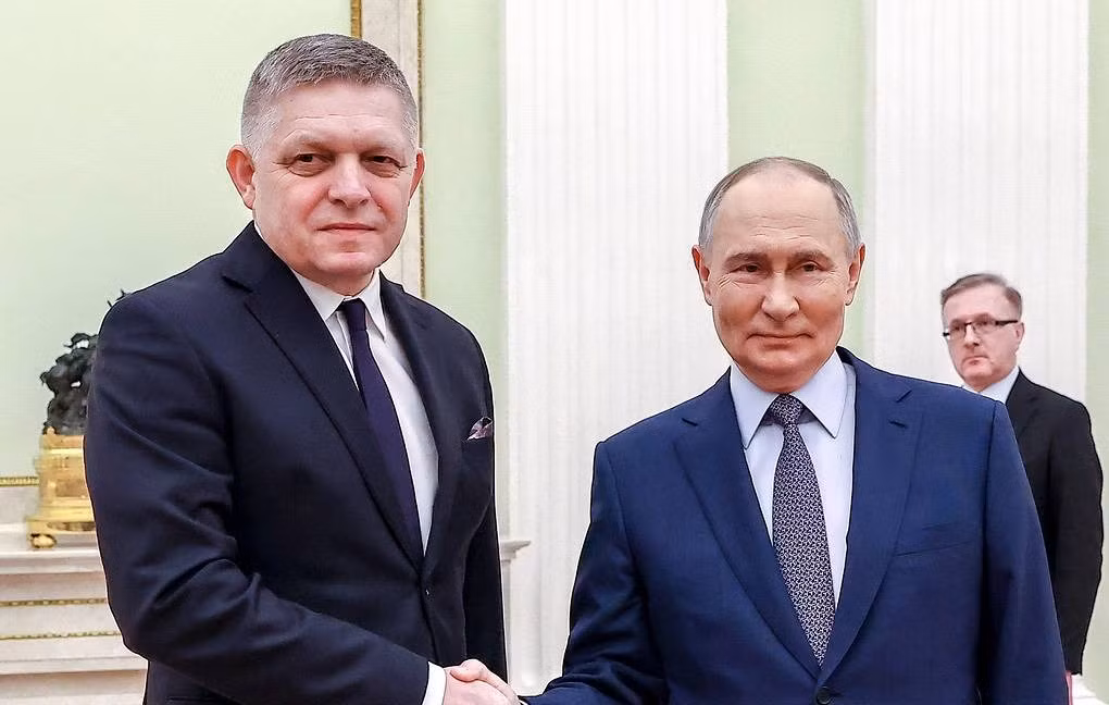 Thủ tướng Slovakia Robert Fico và Tổng thống Nga Vladimir Putin. (Ảnh: Tass)