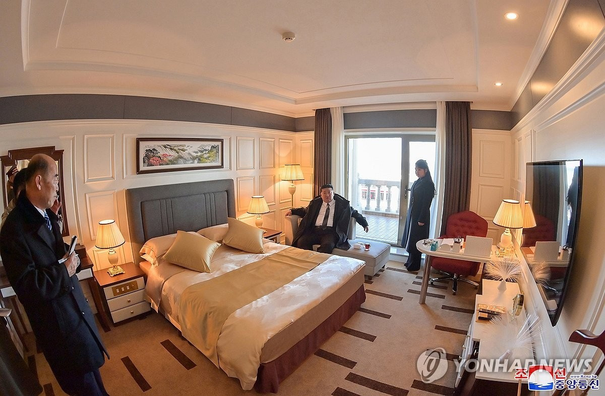 Ngành du lịch của Triều Tiên không phải chịu lệnh trừng phạt quốc tế. Bình Nhưỡng kỳ vọng sẽ có thể thu hút các du khách Nga sau khi khu du lịch Kalma mở cửa. (Ảnh: Yonhap) Ngành du lịch của Triều Tiên không phải chịu lệnh trừng phạt quốc tế. Bình Nhưỡng kỳ vọng sẽ có thể thu hút các du khách Nga sau khi khu du lịch Kalma mở cửa. (Ảnh: Yonhap)