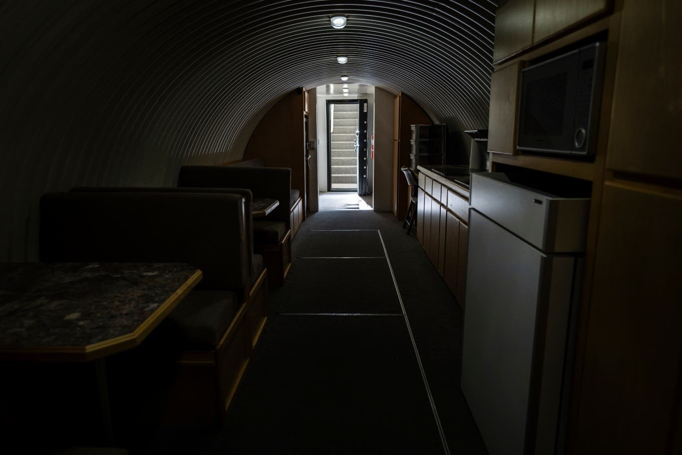 Bên trong một hầm trú ẩn. (Ảnh: AP)