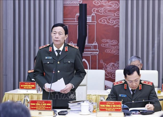 Trung tướng Lê Quốc Hùng, Ủy viên Trung ương Đảng, Thứ trưởng Bộ Công an trình bày báo cáo. Ảnh: Lâm Khánh/TTXVN Trung tướng Lê Quốc Hùng, Ủy viên Trung ương Đảng, Thứ trưởng Bộ Công an trình bày báo cáo. Ảnh: Lâm Khánh/TTXVN