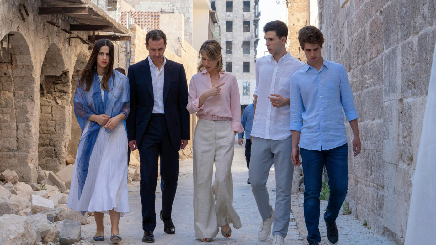 Bà Asma và ông Bashar al-Assad có ba người con, gồm con trai Hafez (23 tuổi), con gái Zein (21 tuổi) và con trai Karim (19 tuổi). Hafez, được đặt theo tên ông nội, theo học ngành toán tại Đại học Tổng hợp Mátxcơva ở Nga. (Ảnh: Facebook)