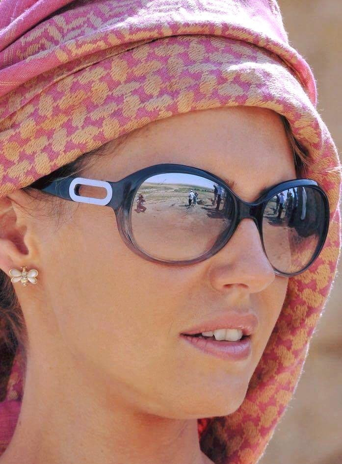 Asma đã xây dựng hình ảnh người phụ nữ duyên dáng trong suốt thời gian ở dinh tổng thống, đi giày Christian Louboutin và mặc váy Chanel. (Ảnh: Facebook)