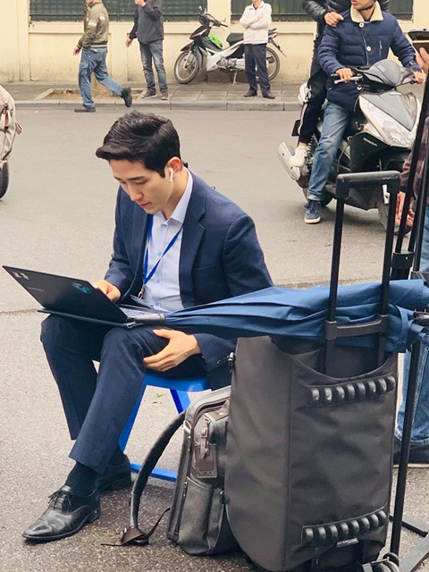 Chàng phóng viên Hàn 'gây bão' ở Hà Nội hứa trở lại Việt Nam ảnh 4