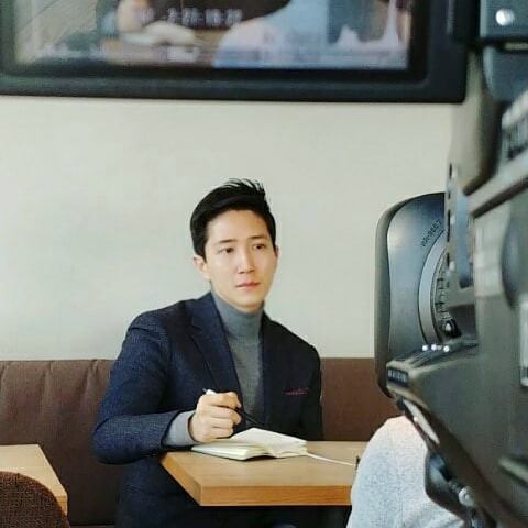 Chàng phóng viên Hàn 'gây bão' ở Hà Nội hứa trở lại Việt Nam ảnh 9