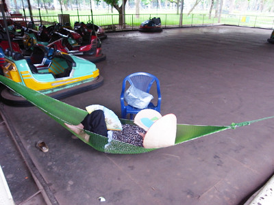 Nhà xe điện dành cho trẻ hoang vắng